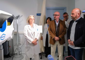El Hospital de Laredo incorpora un robot de diagnóstico ocular pionero que reducirá drásticamente las listas de espera