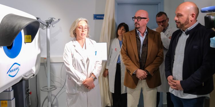 El Hospital de Laredo incorpora un robot de diagnóstico ocular pionero que reducirá drásticamente las listas de espera