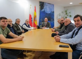 César Pascual se reúne con alcaldes de Liébana para avanzar en la cobertura sanitaria de la comarca