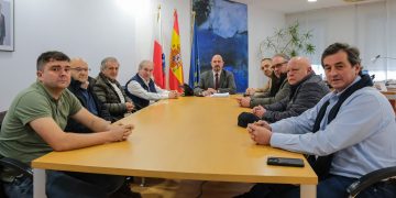 César Pascual se reúne con alcaldes de Liébana para avanzar en la cobertura sanitaria de la comarca