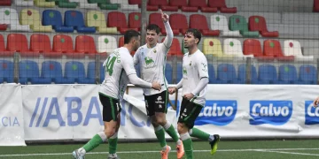 Rayo Cantabria remonta en Carballo y asalta el playout; el UD Samano cede en casa ante el Lealtad