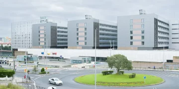 Muere motorista en colisión con autobús en rotonda de Valdecilla Norte, Santander