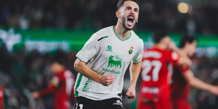 Racing sufre y manda, 1-0 ante Mirandés con alma de líder