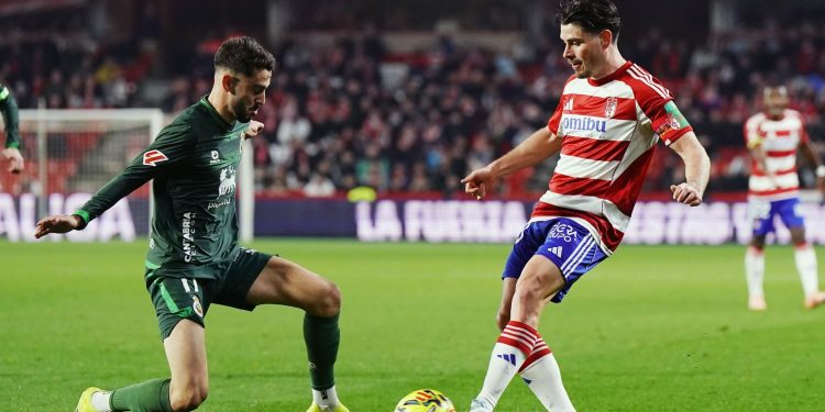 Granada, ciudad maldita para el Racing: cae 1-0 en Los Cármenes y sigue la maldición nazarí