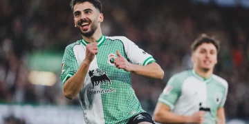 El Racing sopla 113 velas con victoria y recuerdo a Yosu