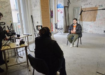 Zubelzu y Calabrese inician el rodaje de Turistas, buitres y vecinos, su nuevo documental sobre la crisis de la vivienda