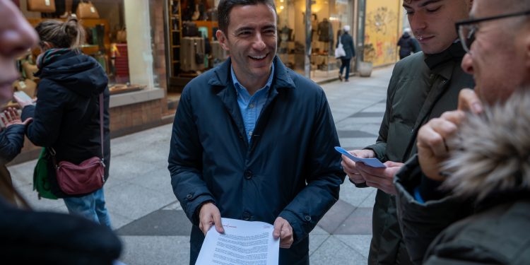 PSOE tiende la mano al PP para un pacto de región contra la crisis de la vivienda