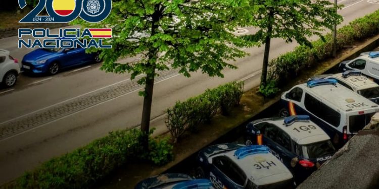 Dos menores detenidos en Torrelavega por agresión sexual y difusión de vídeo íntimo sin consentimiento