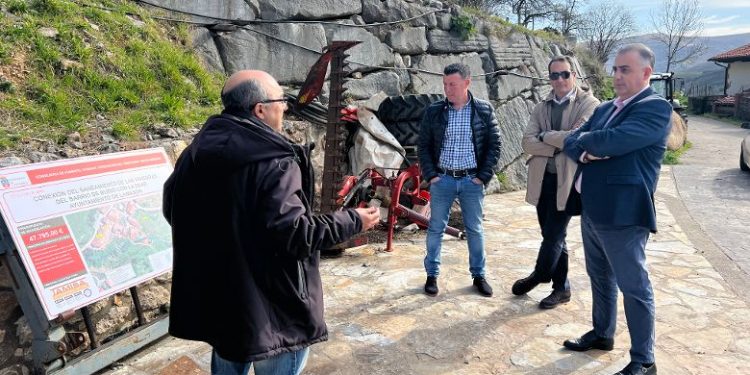 Roberto Media revisa actuaciones en Lamasón y anuncia nuevas inversiones por 660.000 euros
