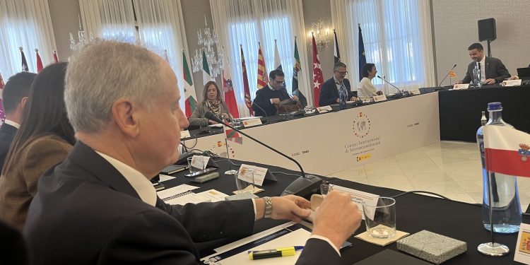 Arasti clama en Madrid por blindar la industria cántabra ante la «feroz» competencia china