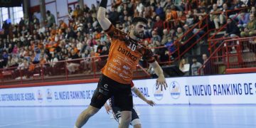 El Bathco BM Torrelavega abre la jornada en Valladolid con un duelo directo por la zona alta