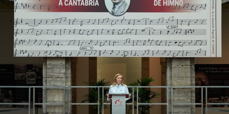 María José González Revuelta clama unidad política contra las «políticas del todo vale» que amenazan la autonomía cántabra