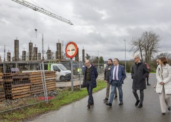 Roberto Media inaugura en Escalante cuatro obras por casi 320.000 euros en agua, ayuntamiento y aceras