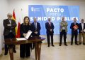 Buruaga firma una adenda al pacto sanitario con mejoras para MIR, médicos rurales y guardias que costará 6 millones al año