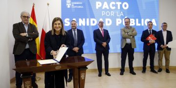 Buruaga firma una adenda al pacto sanitario con mejoras para MIR, médicos rurales y guardias que costará 6 millones al año