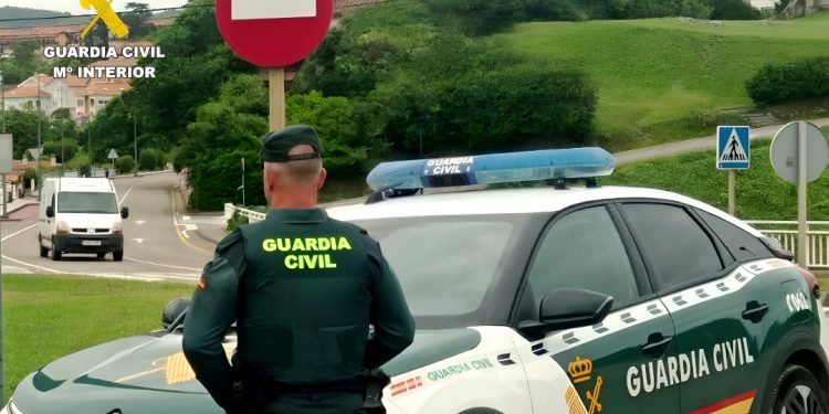 Detenidos dos hombres por el robo con fuerza en un bar de Los Corrales de Buelna