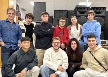 El IES Zapatón de Torrelavega celebra este viernes su festival con música y talento estudiantil