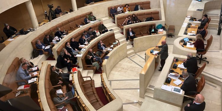  Pascual propone llevar al Pleno el pacto Cohorte Cantabria con farmacéutica Regeneron