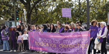 Más de 6.000 personas llenan las calles de Santander en la manifestación del 8M