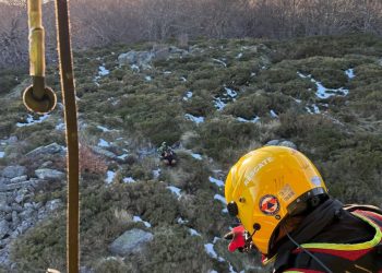 Rescatados dos senderistas desorientados en los Collados del Asón por el helicóptero del 112