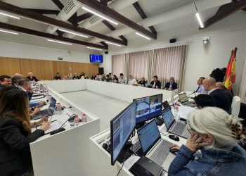 Torrelavega aprueba una moción de apoyo a los trabajadores de Solvay y reclama un plan industrial para el Besaya