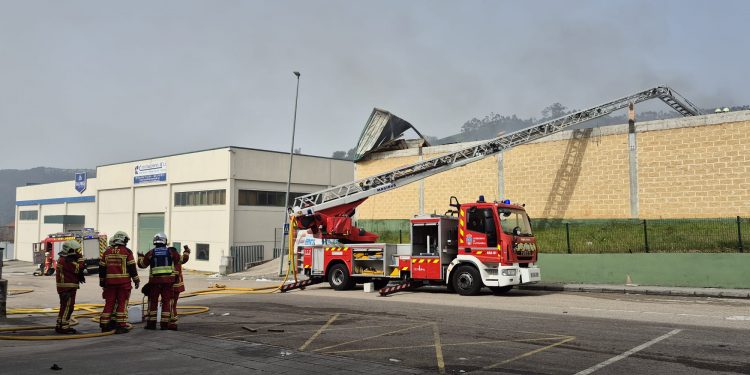 Activado el PLATERCANT en situación 1 por el incendio de una nave industrial en el polígono de Los Tánagos