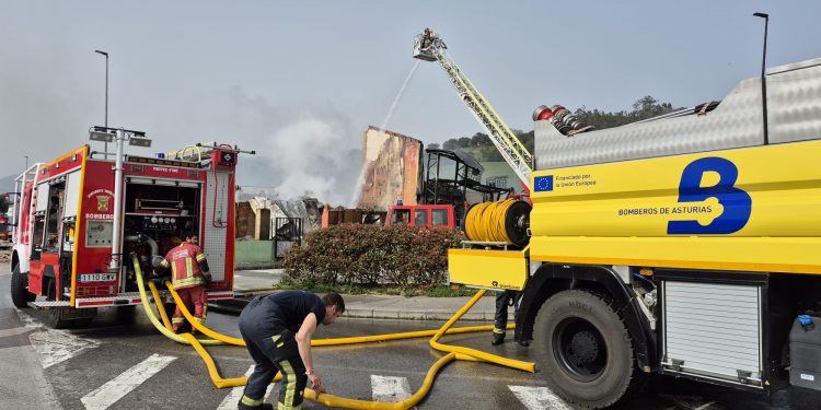 Activado el PLATERCANT en situación 1 por el incendio de una nave industrial en el polígono de Los Tánagos