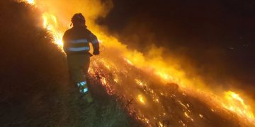Cantabria afronta 18 incendios forestales activos en el este y centro de la comunidad