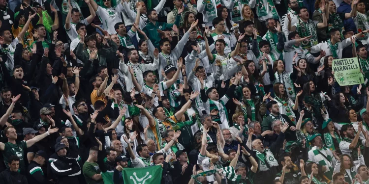 El Racing responde al Castellón: «Comportamientos que ponen en riesgo la integridad de los jugadores no se pueden obviar»