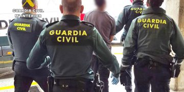 Detenido en Bezana un hombre de 39 años tras intentar forzar un coche y agredir a varios agentes