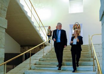 Cantabria presenta en el Parlamento los Presupuestos de 2026 por 3.925 millones de euros