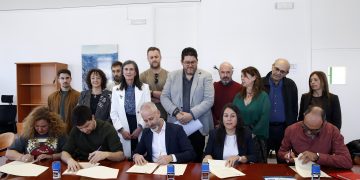 Educación y Junta de Personal firman un histórico acuerdo salarial para docentes tras 18 años de espera