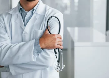 Cantabria suma 238 agresiones a sanitarios en 2025, un 13% menos, pero solo 14 denuncias y Pascual clama contra la impunidad