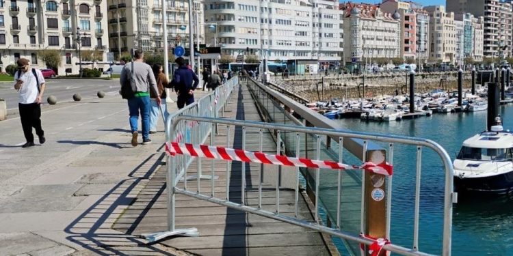 Cantabristas acusa al Ayuntamiento de Santander de “eludir responsabilidades” con carteles en zonas en mal estado