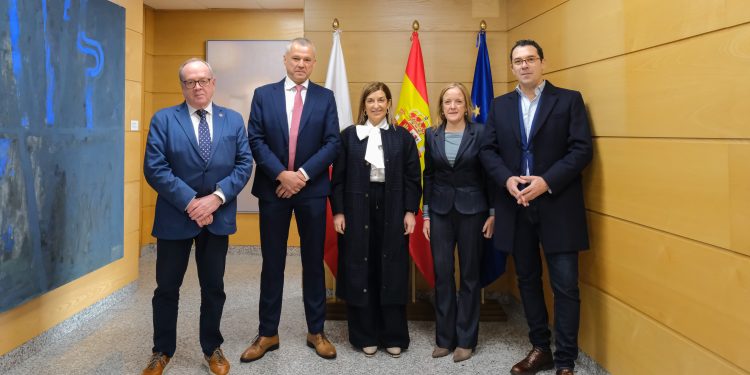 Buruaga y la FMC impulsan un plan contra las ruinas de Telefónica en los pueblos