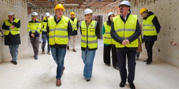 Buruaga anuncia que el centro de salud de Reinosa reabrirá en el último trimestre del año como un centro de primera moderno y funcional