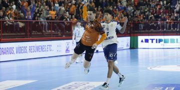 El Bathco BM Torrelavega cae ante el Fraikin BM Granollers (33‑35) en un partido que se decide en los últimos minutos
