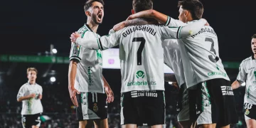 El Racing firma una goleada de autoridad ante el Almería y refuerza su liderato en El Sardinero