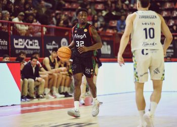 El Grupo Alega Cantabria remonta y derrota al Club Ourense (72-67) en el duelo clave por la permanencia