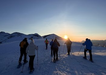Alto Campoo despide su 60 aniversario con una raquetada nocturna y una fiesta musical con LOS40