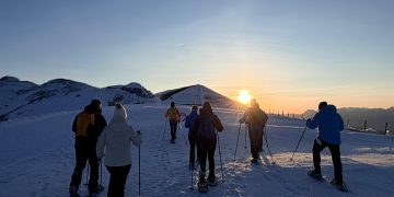Alto Campoo despide su 60 aniversario con una raquetada nocturna y una fiesta musical con LOS40