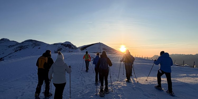 Alto Campoo despide su 60 aniversario con una raquetada nocturna y una fiesta musical con LOS40