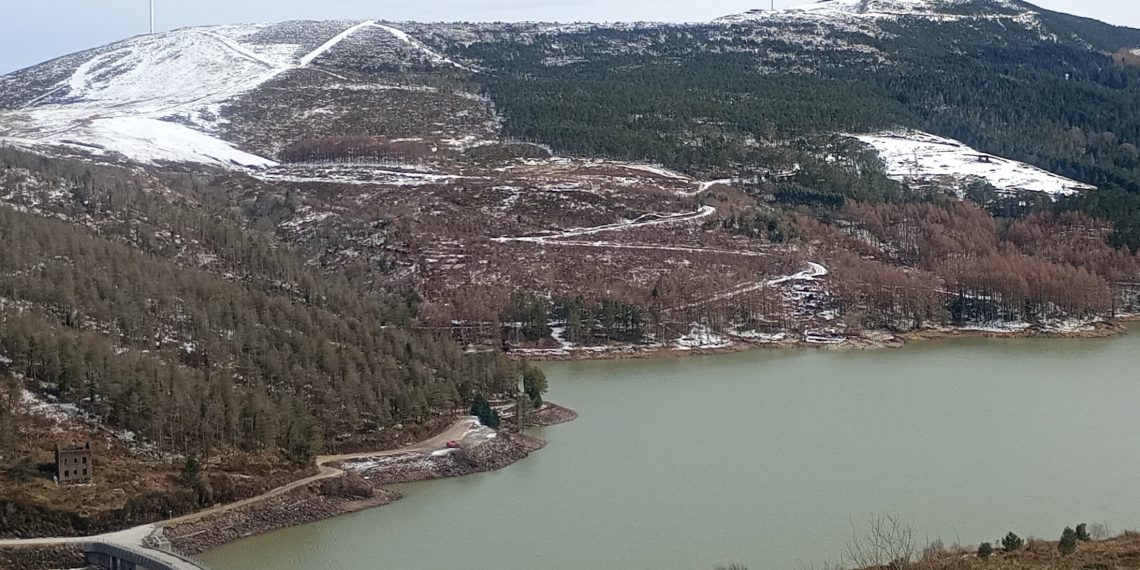 Colectivos vecinales en Defensa del Territorio denuncian ante la UCO presuntas irregularidades en el polígono eólico El Escudo y la intervención de Eugenio Domínguez