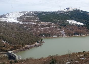 Colectivos vecinales en Defensa del Territorio denuncian ante la UCO presuntas irregularidades en el polígono eólico El Escudo y la intervención de Eugenio Domínguez