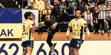 Bathco BM Torrelavega arranca el empate de Artaleku con un gol agónico de Jokin Aja a tiempo parado