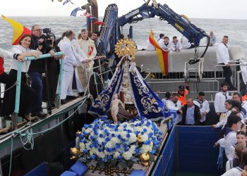 San Vicente de la Barquera se vuelca con La Folía en una jornada multitudinaria