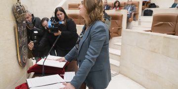 Ana Obregón Abascal toma posesión como diputada del PRC en el Parlamento de Cantabria 