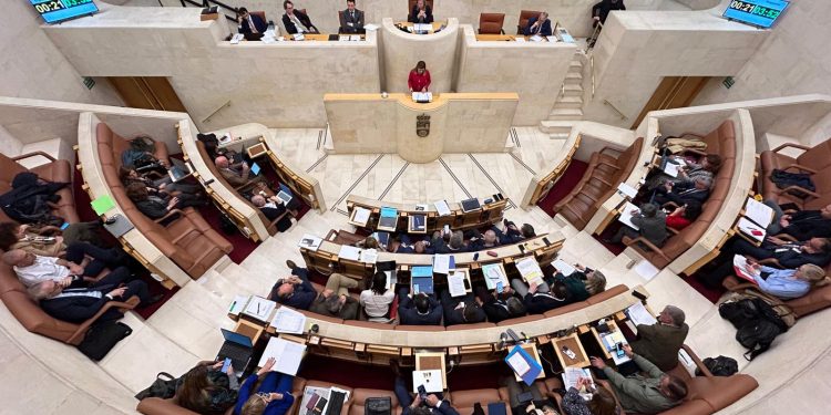 El Parlamento de Cantabria aprueba por unanimidad el consorcio de transportes