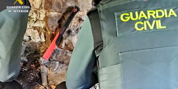 Detenido en Ramales de la Victoria un vecino de Santander acusado de amenazar con un hacha a seis jóvenes y sustraer varios efectos