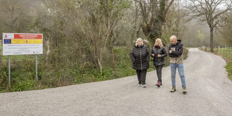 Desarrollo Rural mejora caminos en Los Tojos e impulsa una instalación fotovoltaica en Llano Castrillo